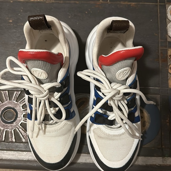 LOUIS VUITTON
Calfskin Technical Nylon LV Archlight Sneakers 35 Electric Blue - Picture 12 of 14